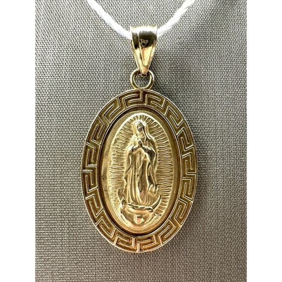 14K Yellow Gold Virgin Mary Religious Oval Pendant (17284) - Picture 6 of 7